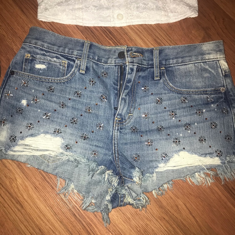 Abercrombie embezzled short shorts